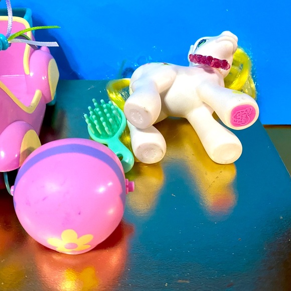 MY LITTLE PONY G3 VTG 2004 BUTTERFLY ISLAND SCOOTIN ALONG WITH BREEZIE - Picture 16 of 16